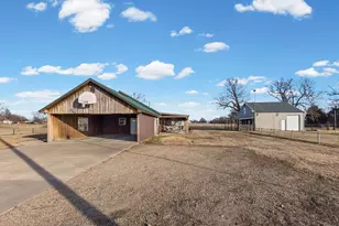 670 Farm Road 196 N, Blossom, TX 75416 - Photo 40
