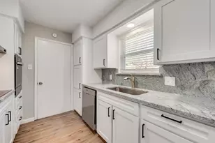 1124 Sherwood Dr, Bedford, TX 76022 - Photo 8