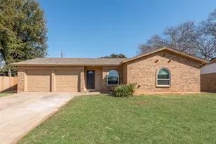 1124 Sherwood Dr, Bedford, TX 76022 - Photo 1