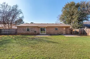 1124 Sherwood Dr, Bedford, TX 76022 - Photo 18