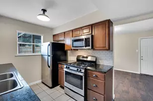 1208 Woodbrook St, Arlington, TX 76011 - Photo 10