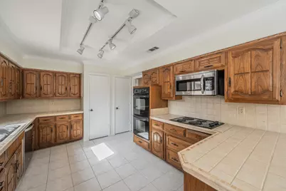 3020 Stonehenge Lane, Carrollton, TX 75006 - Photo 10