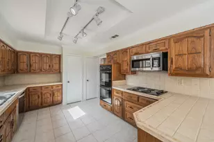 3020 Stonehenge Ln, Carrollton, TX 75006 - Photo 10