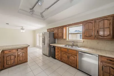 3020 Stonehenge Lane, Carrollton, TX 75006 - Photo 10