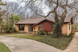 2713 Yorkshire, Sherman, TX 75092 - Photo 2