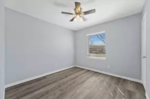 802 La Fiesta Dr, Grand Prairie, TX 75052 - Photo 10