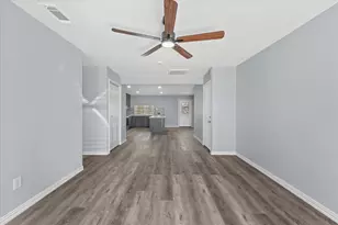 802 La Fiesta Dr, Grand Prairie, TX 75052 - Photo 4