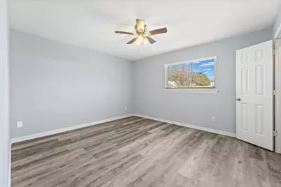 802 La Fiesta Drive, Grand Prairie, TX 75052 - Photo 14