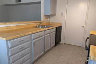 2433 Limestone Dr, Arlington, TX 76014 - Photo 6