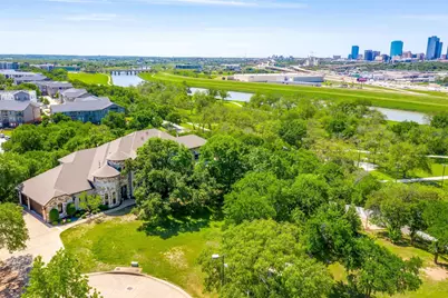 1001 Brae Court, Fort Worth, TX 76111 - Photo 4