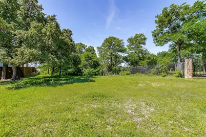 1001 Brae Court, Fort Worth, TX 76111 - Photo 2