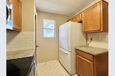 168 Merlin Way, Euless, TX 76039 - Photo 4