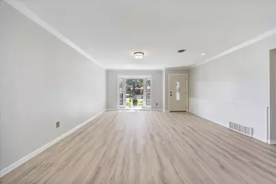 519 Staffordshire Drive, Irving, TX 75061 - Photo 8