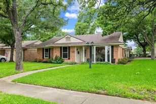 519 Staffordshire Dr, Irving, TX 75061 - Photo 2