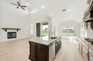 305 Bowrider Ln, Granbury, TX 76049 - Photo 16