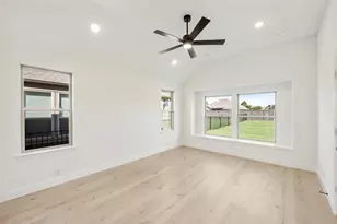 305 Bowrider Ln, Granbury, TX 76049 - Photo 16