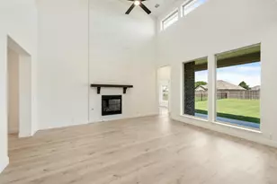 305 Bowrider Ln, Granbury, TX 76049 - Photo 10
