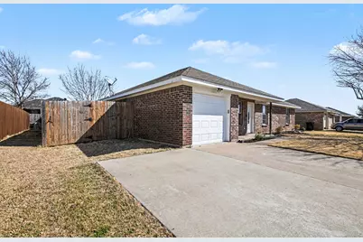 1307 Lynnwood Drive, Cleburne, TX 76033 - Photo 1