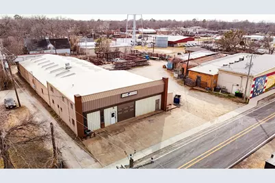 111 E Liberty Street, Pilot Point, TX 76258 - Photo 2