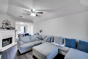 114 Janis St, Alvarado, TX 76009 - Photo 2