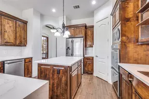 10009 Allen Mill Ct, Fort Worth, TX 76135 - Photo 8