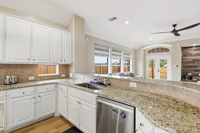 9436 Ponderosa Trail, Irving, TX 75063 - Photo 10