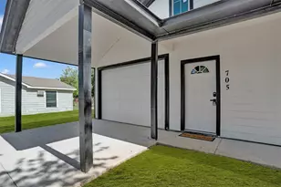 705 E Hanna St, Denison, TX 75021 - Photo 2