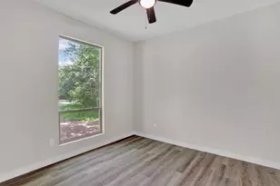 705 E Hanna St, Denison, TX 75021 - Photo 18