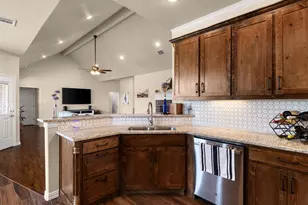 3021 Alvin Ct, Cleburne, TX 76031 - Photo 8