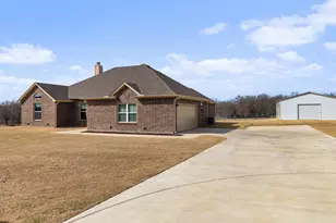 3021 Alvin Ct, Cleburne, TX 76031 - Photo 2