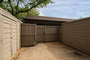 9910 Royal Ln, Dallas, TX 75231 - Photo 20