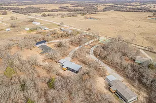 300 Huddleston Rd, Sunset, TX 76270 - Photo 40