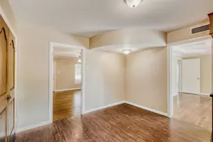 6612 E Mockingbird Ln, Dallas, TX 75214 - Photo 4