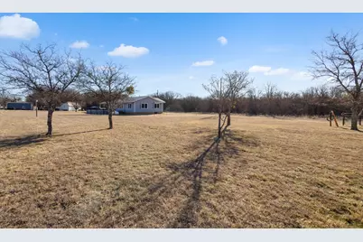 305 Cheyenne Drive, Runaway Bay, TX 76426 - Photo 2