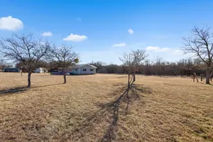 305 Cheyenne Dr, Runaway Bay, TX 76426 - Photo 2