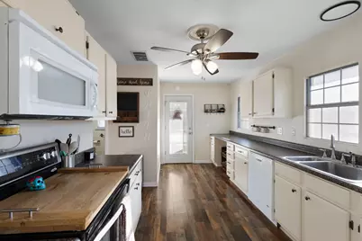 305 Cheyenne Drive, Runaway Bay, TX 76426 - Photo 6