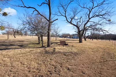 305 Cheyenne Drive, Runaway Bay, TX 76426 - Photo 28