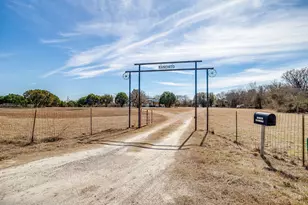 170 Creekwood Dr, Blum, TX 76627 - Photo 4