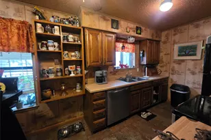 506 Hall St, Graham, TX 76450 - Photo 16