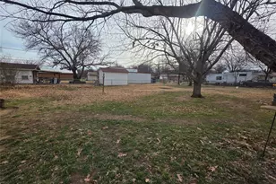 506 Hall St, Graham, TX 76450 - Photo 10