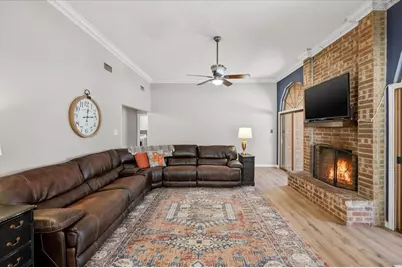 2004 W Spanish Trail Drive, Granbury, TX 76048 - Photo 10