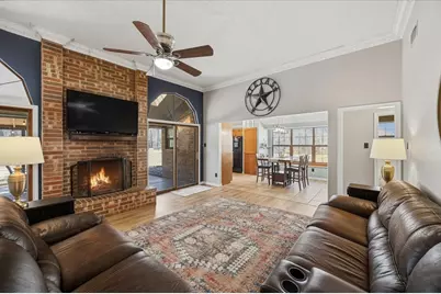 2004 W Spanish Trail Drive, Granbury, TX 76048 - Photo 8