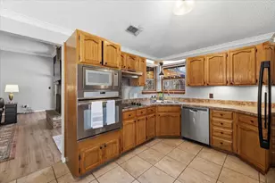 2004 W Spanish Trail Dr, Granbury, TX 76048 - Photo 20