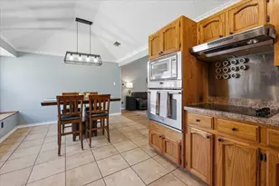 2004 W Spanish Trail Dr, Granbury, TX 76048 - Photo 22