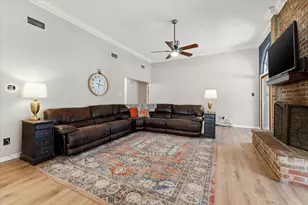 2004 W Spanish Trail Dr, Granbury, TX 76048 - Photo 14