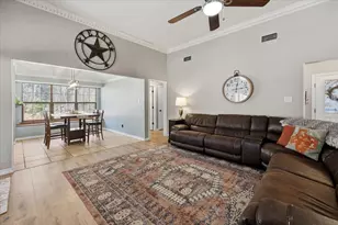 2004 W Spanish Trail Dr, Granbury, TX 76048 - Photo 14