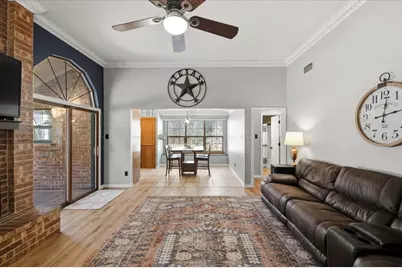 2004 W Spanish Trail Drive, Granbury, TX 76048 - Photo 8