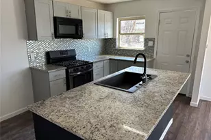 917 NW 8th St, Grand Prairie, TX 75050 - Photo 6