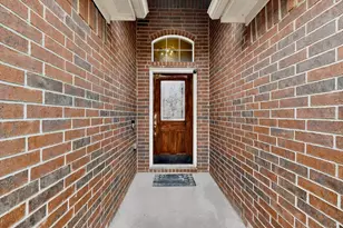 5452 Brazoria Dr, Grand Prairie, TX 75052 - Photo 6