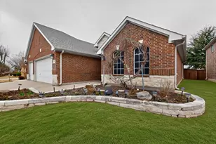 5452 Brazoria Dr, Grand Prairie, TX 75052 - Photo 2